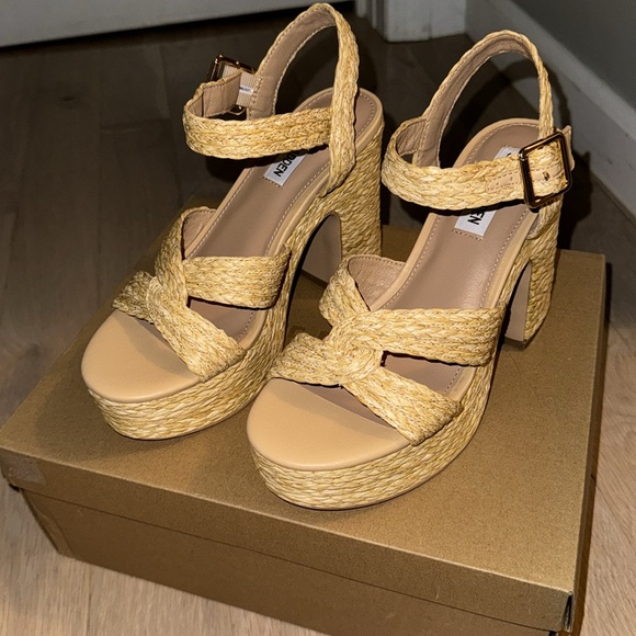 Brand New Steve Madden Women’s Carisma Heels - Picture 2 of 6